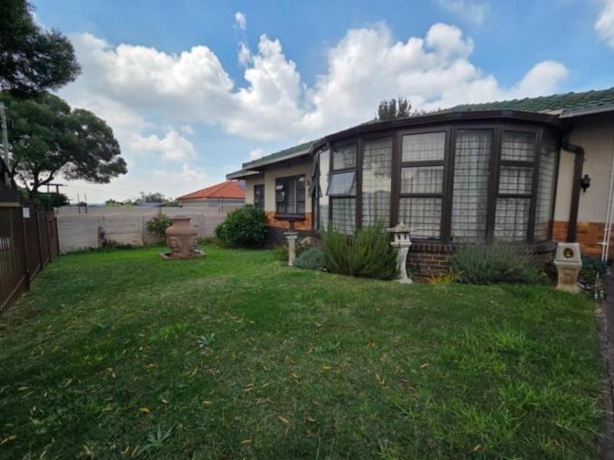 3 Bedroom House for Sale For Sale in South Crest - MR710401