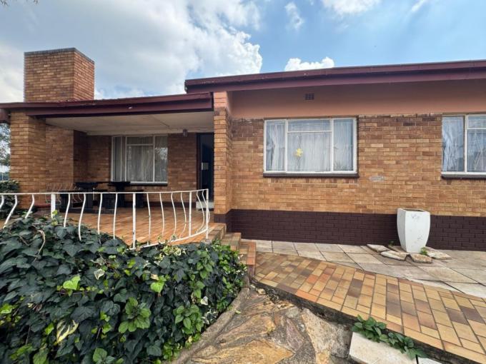 4 Bedroom House for Sale For Sale in Bosmont - MR710409