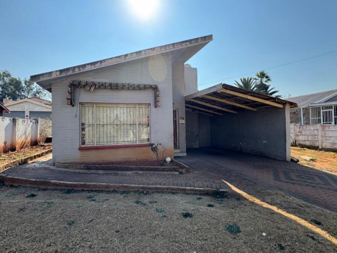 3 Bedroom House for Sale For Sale in Bosmont - MR710410