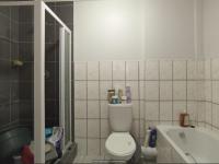  of property in Die Hoewes