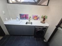  of property in Glenvista