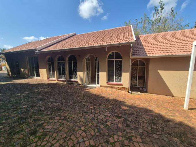 4 Bedroom House for Sale For Sale in Glenvista - MR710423