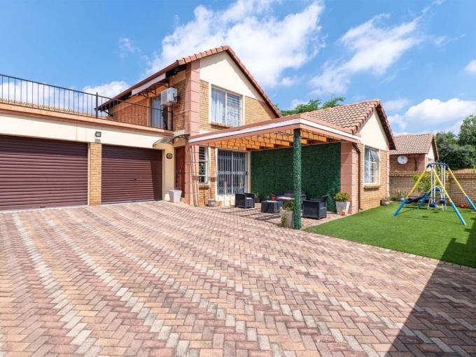 4 Bedroom House for Sale For Sale in Eden Glen - MR710436