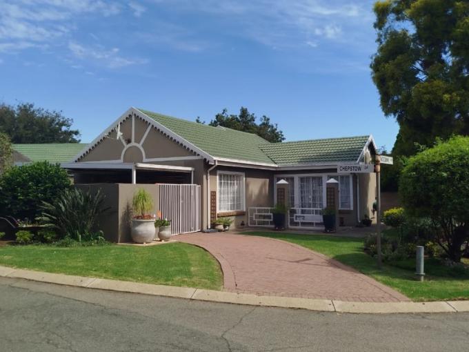 2 Bedroom House for Sale For Sale in Verwoerdpark - MR710444