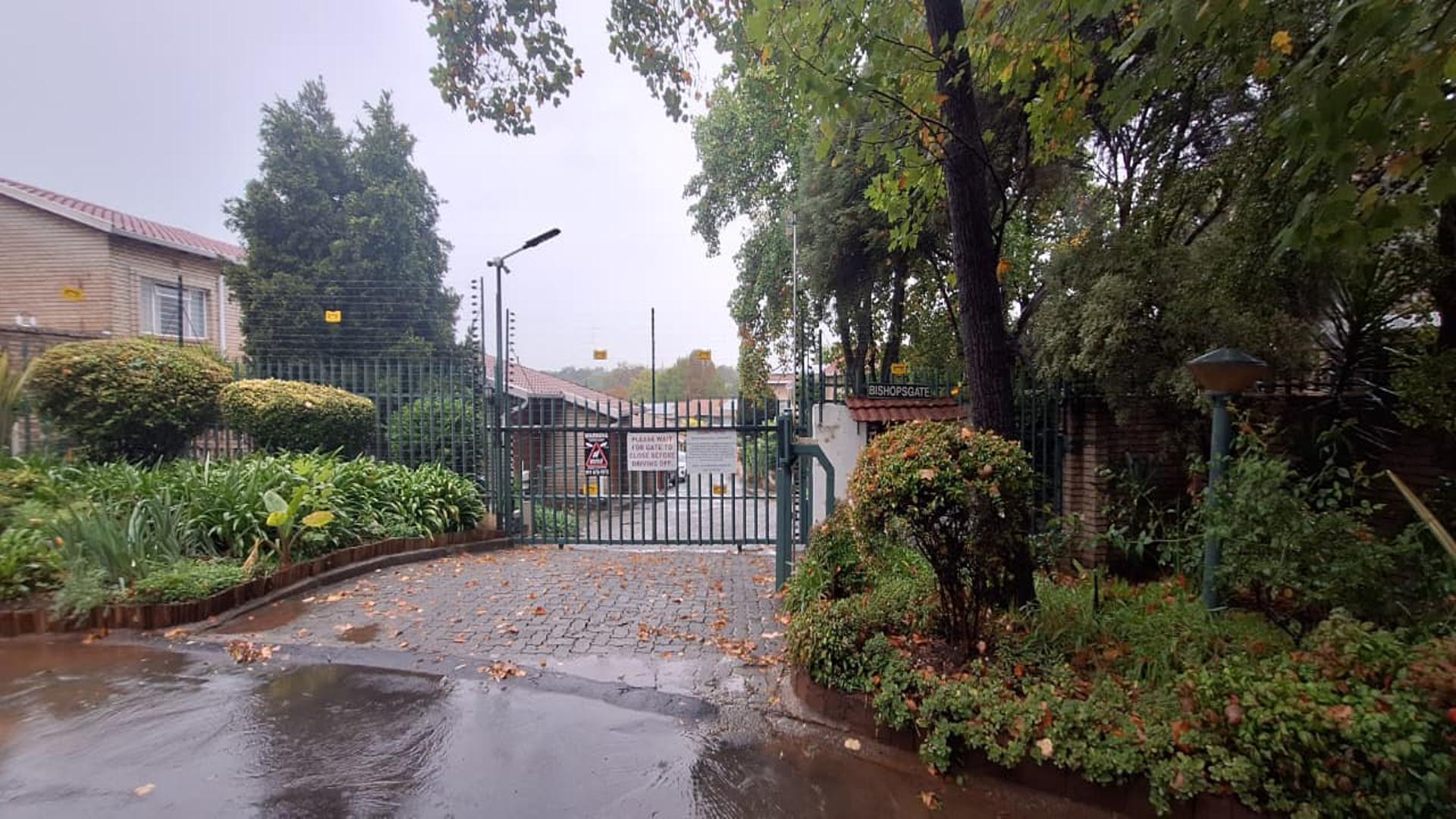 Front View of property in Victory Park