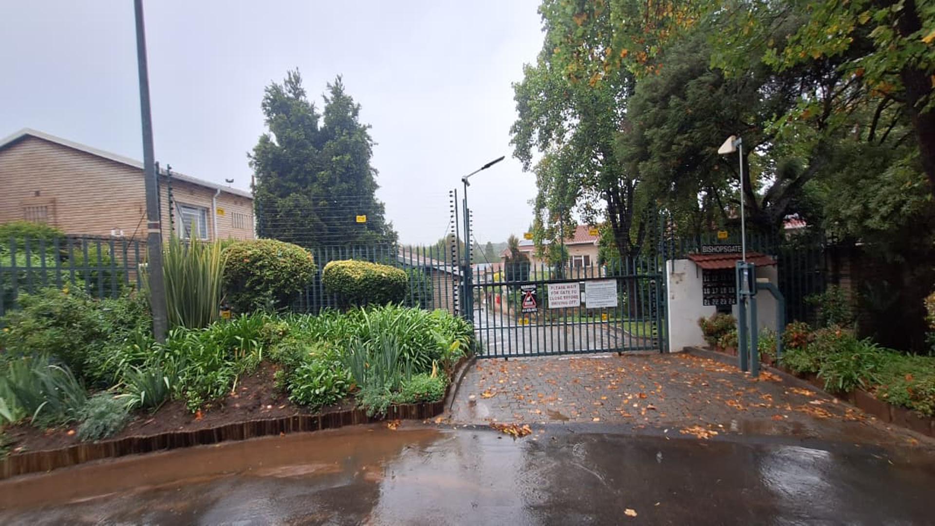 Front View of property in Victory Park