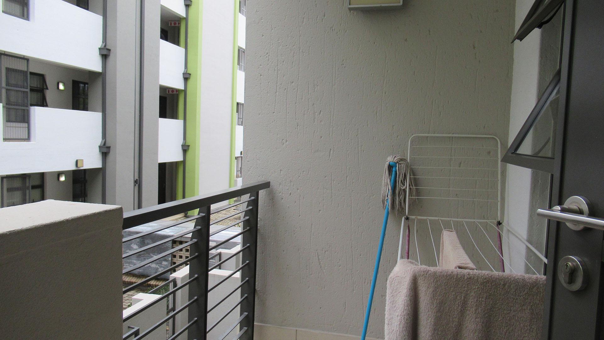 Balcony - 5 square meters of property in Edenburg - Jhb