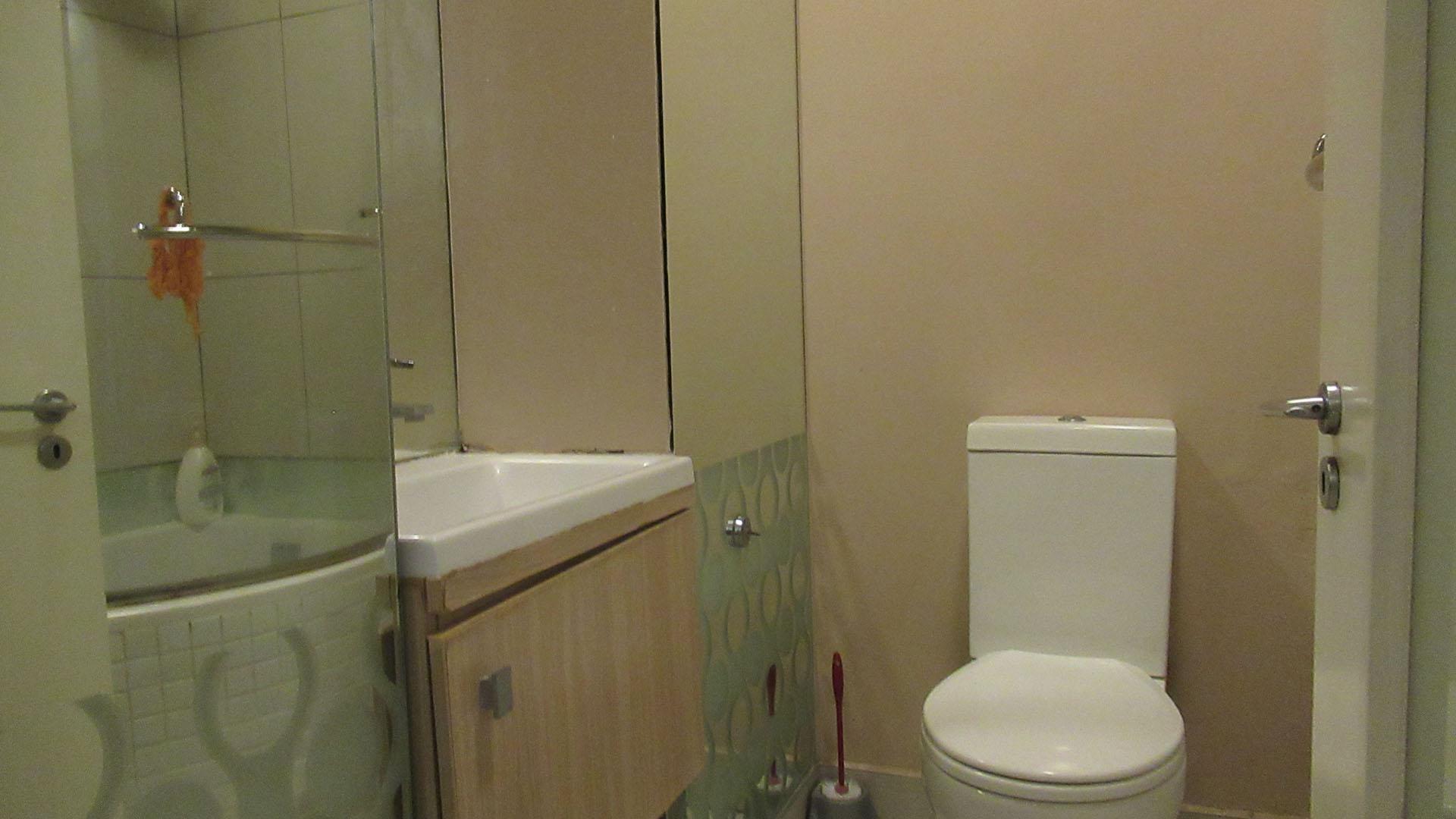 Bathroom 1 - 4 square meters of property in Edenburg - Jhb