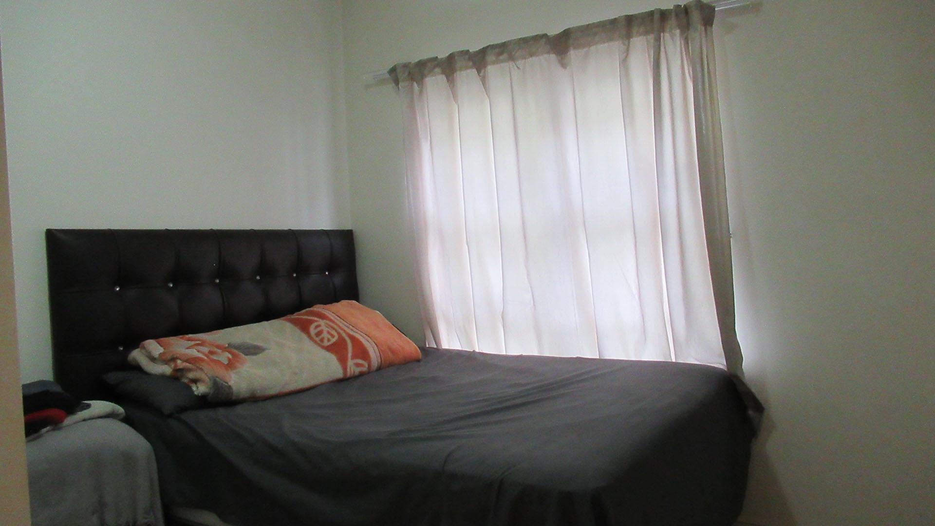 Bed Room 2 - 10 square meters of property in Edenburg - Jhb