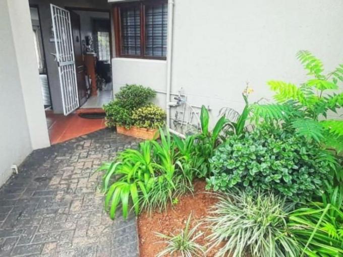 2 Bedroom Sectional Title for Sale For Sale in Glenvista - MR710486