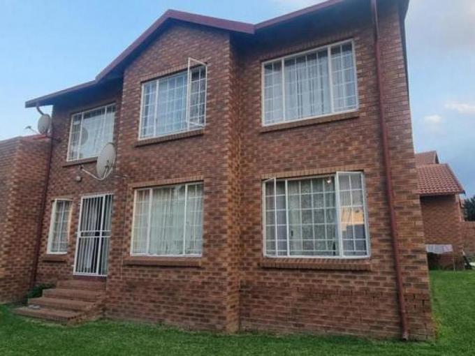 2 Bedroom Simplex for Sale For Sale in The Reeds - MR710492