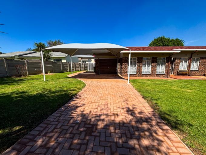 3 Bedroom House for Sale For Sale in Verwoerdpark - MR710524