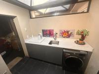  of property in Glenvista