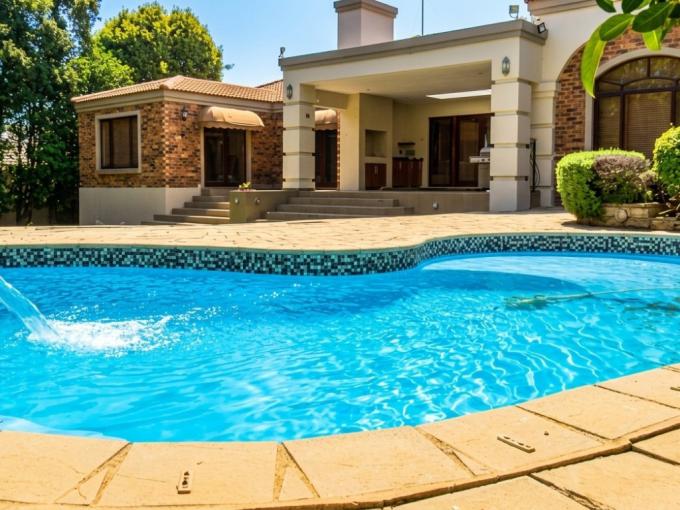 3 Bedroom House for Sale For Sale in Glenvista - MR710536