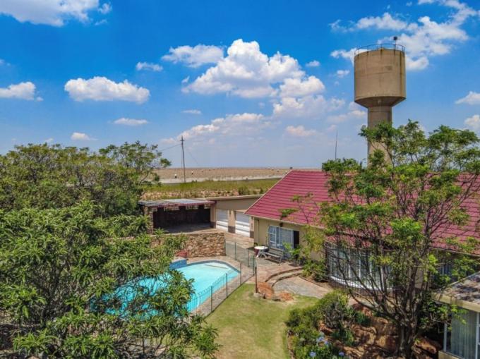 4 Bedroom House for Sale For Sale in Linmeyer - MR710550