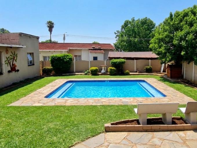 3 Bedroom House for Sale For Sale in Klippoortjie AH - MR710577