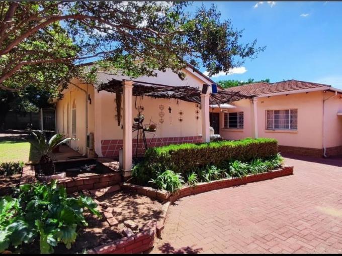 5 Bedroom House for Sale For Sale in Lambton - MR710582