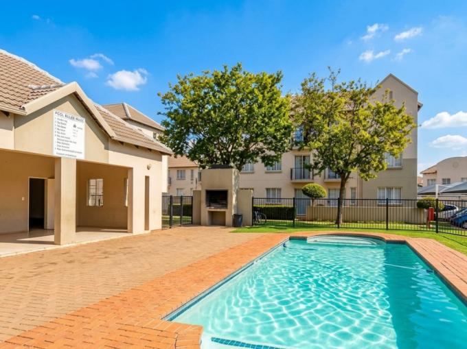 2 Bedroom Apartment for Sale For Sale in Klippoortjie AH - MR710593