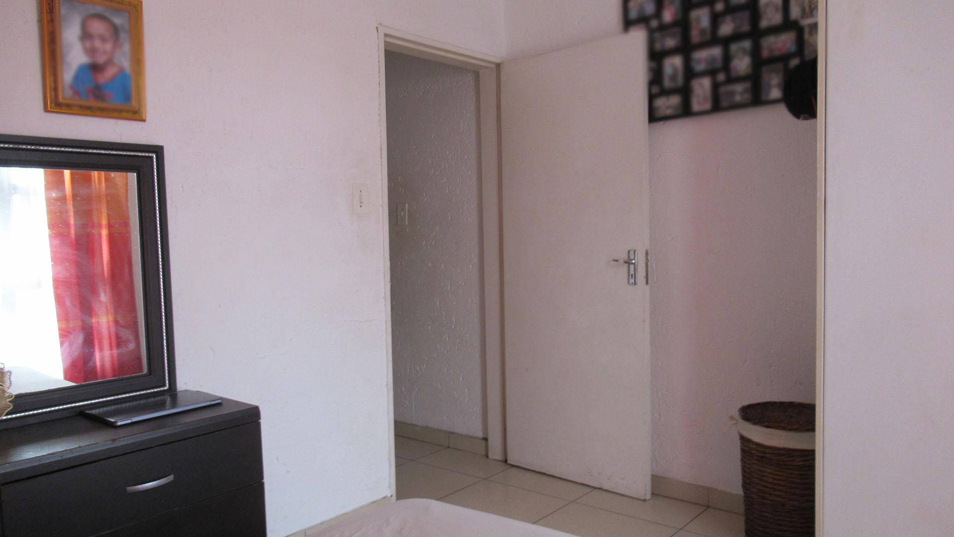 Bed Room 1 - 14 square meters of property in Mulbarton