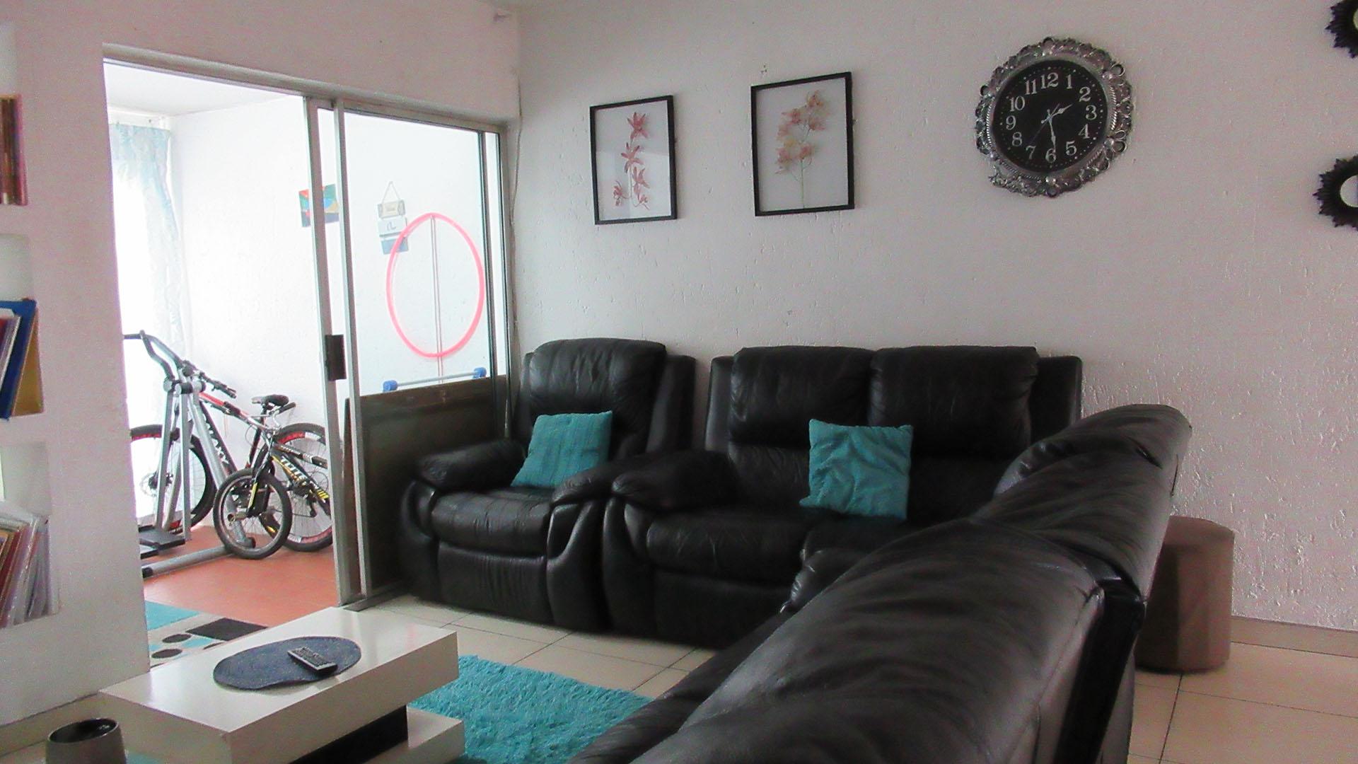 Lounges - 20 square meters of property in Mulbarton