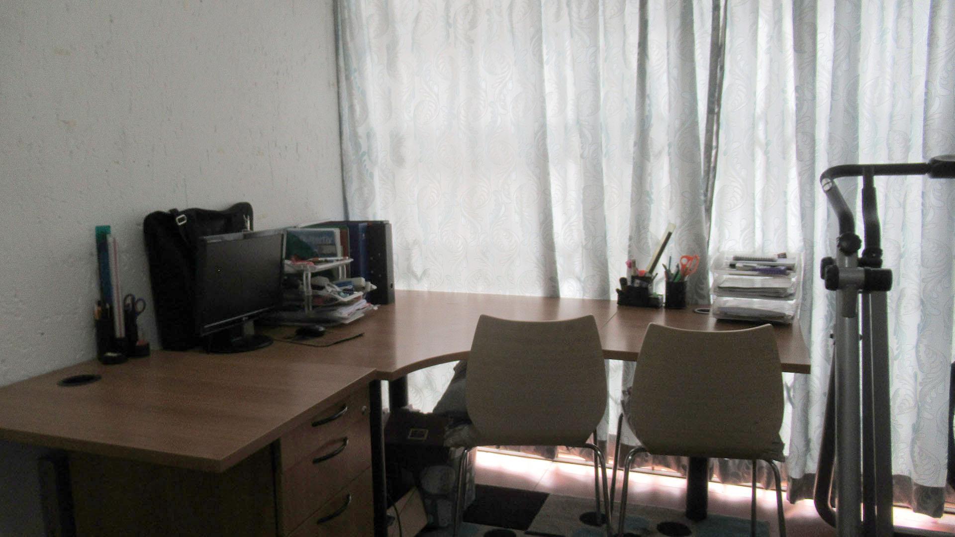 Study - 9 square meters of property in Mulbarton