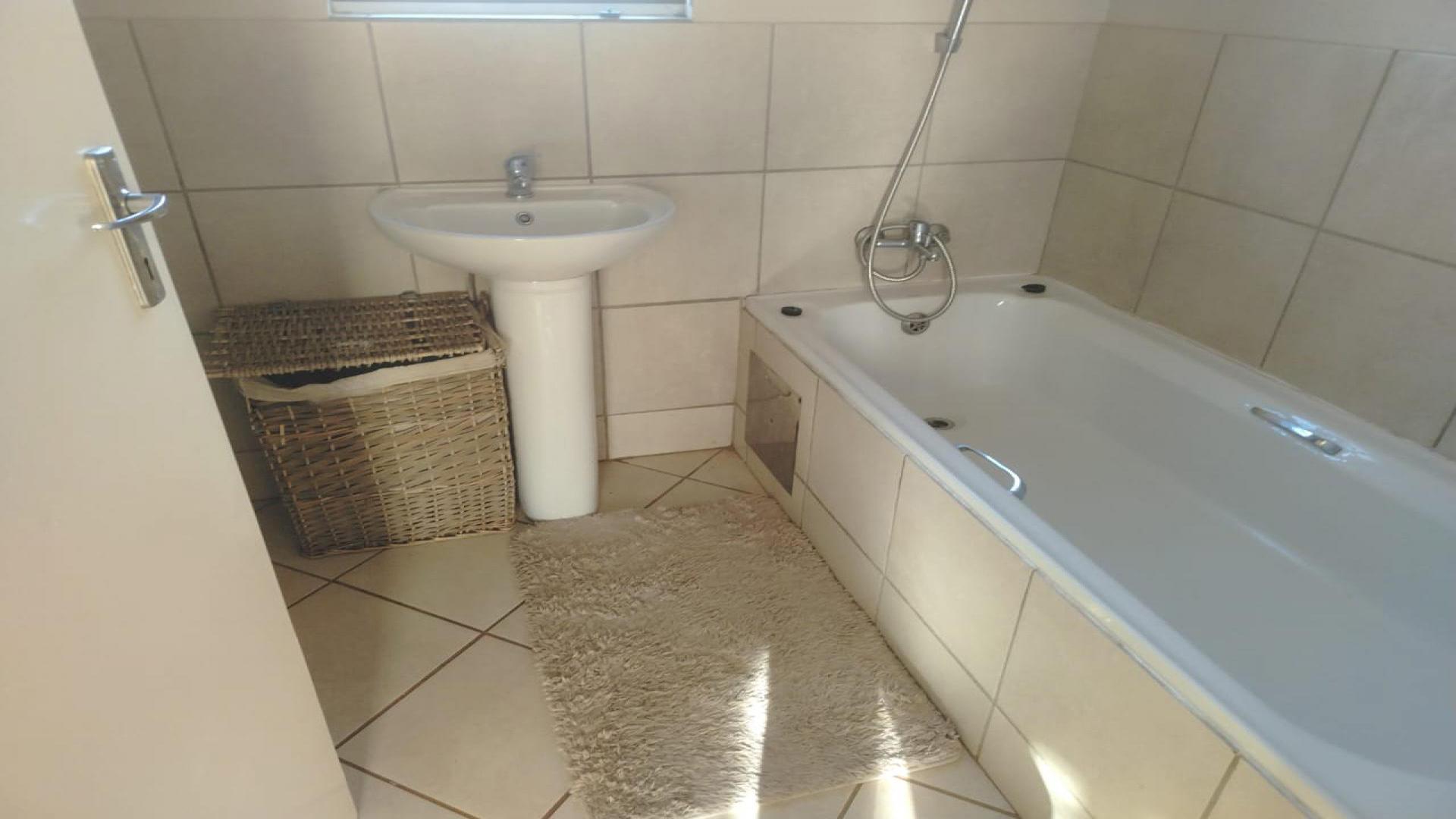 Bathroom 1 of property in Glenway Estate