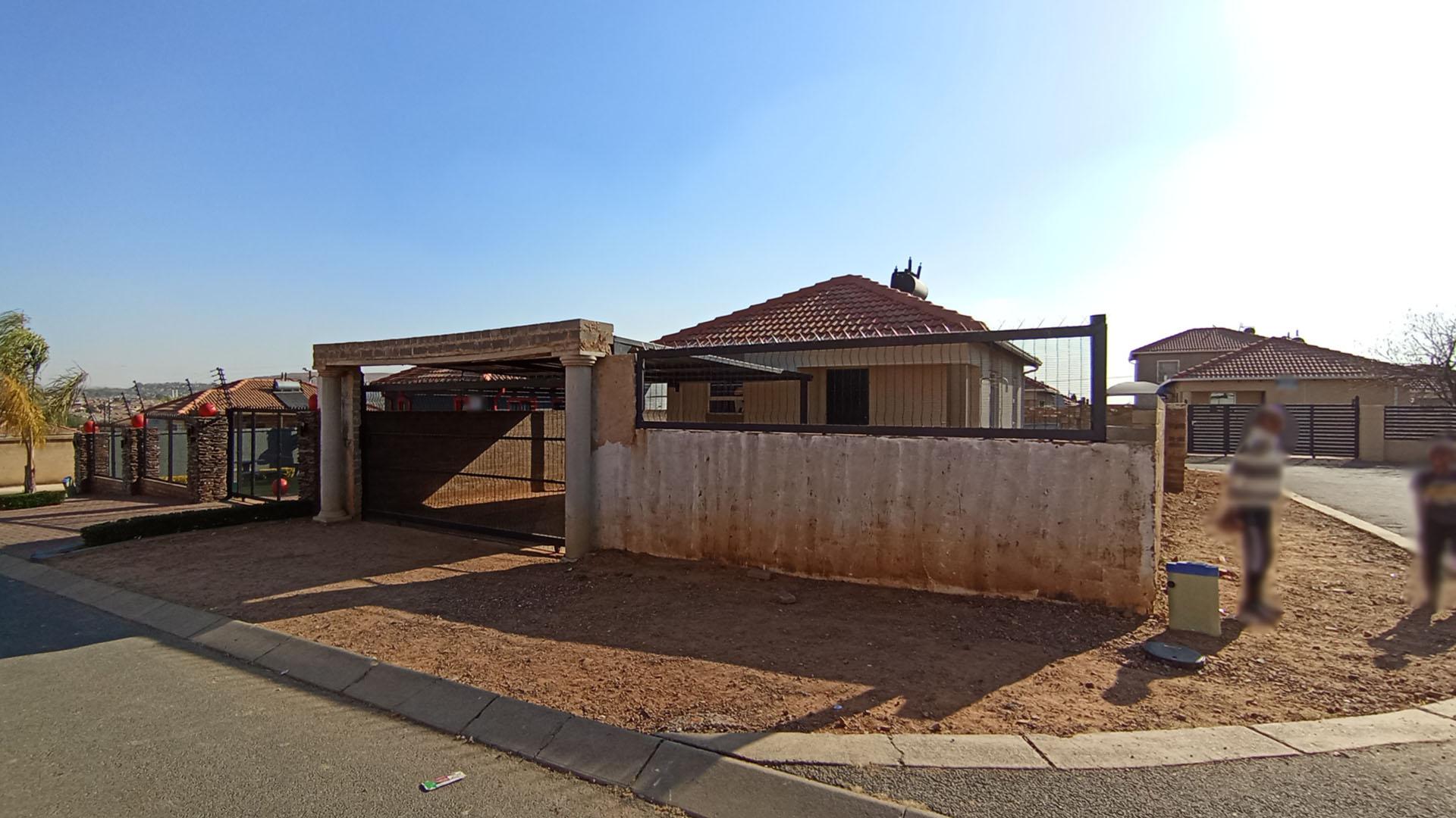 Front View of property in Glenway Estate