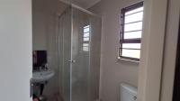 Main Bathroom - 5 square meters of property in Windmill Park
