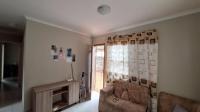 Lounges - 15 square meters of property in Windmill Park