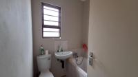 Bathroom 1 - 5 square meters of property in Windmill Park