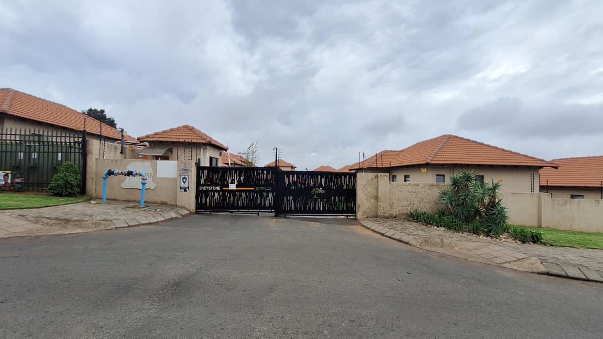 Front View of property in Groblerpark