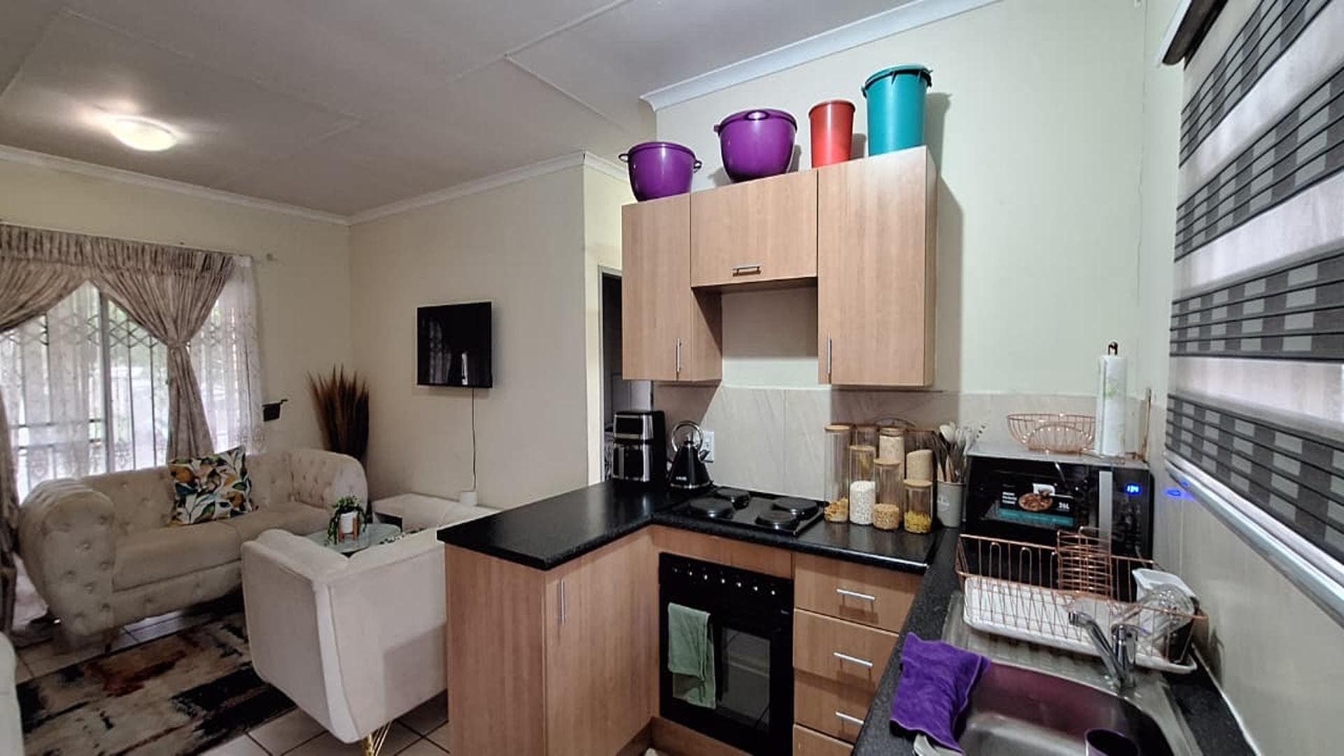 Kitchen - 8 square meters of property in Groblerpark