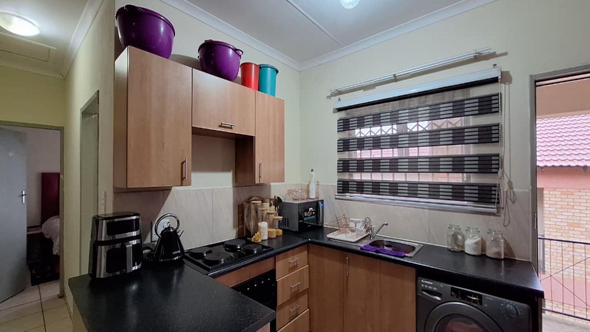 Kitchen - 8 square meters of property in Groblerpark