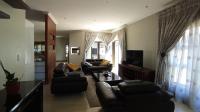 Lounges - 27 square meters of property in Heuwelsig Estate