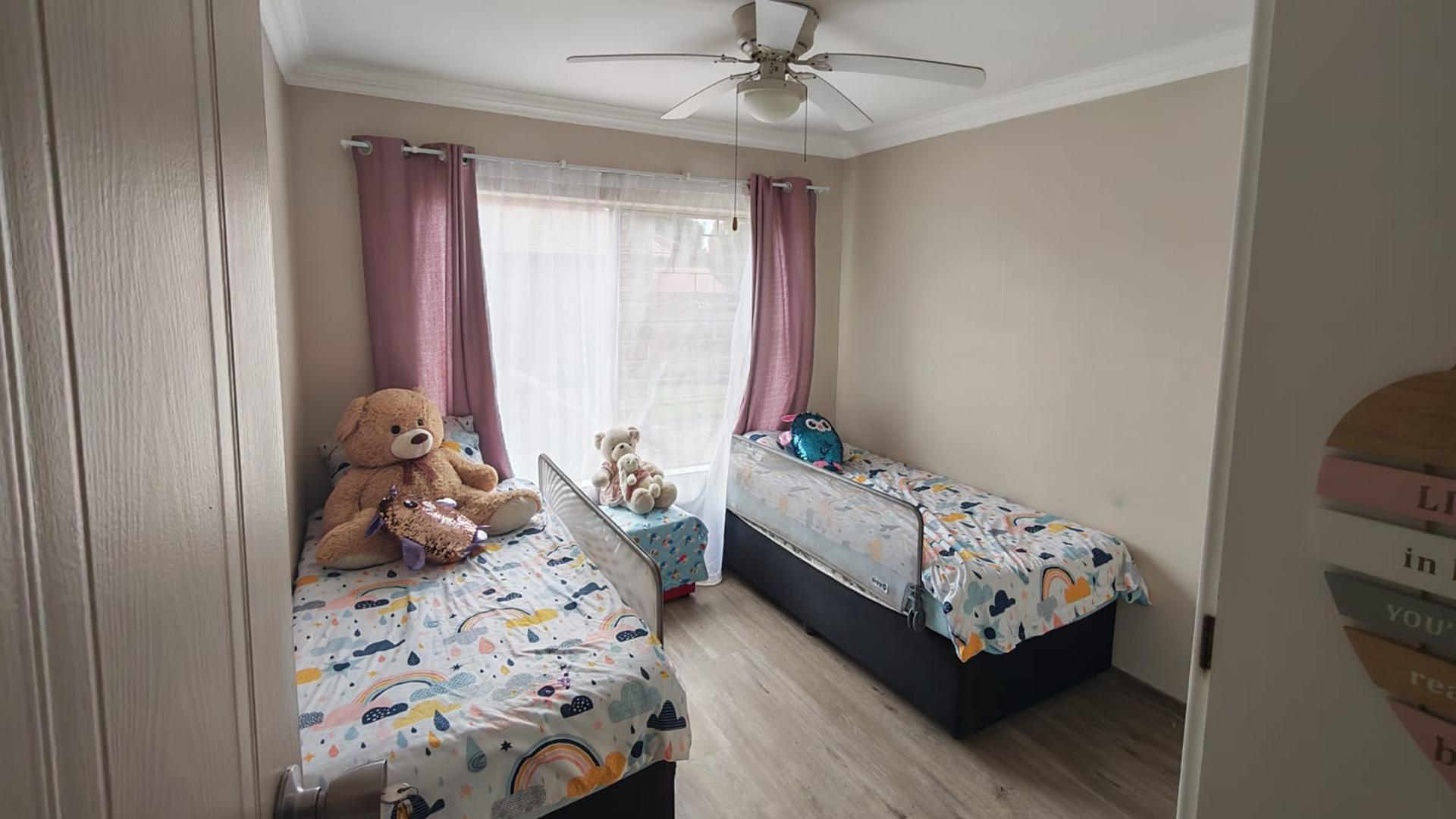 Bed Room 1 of property in Moreletapark