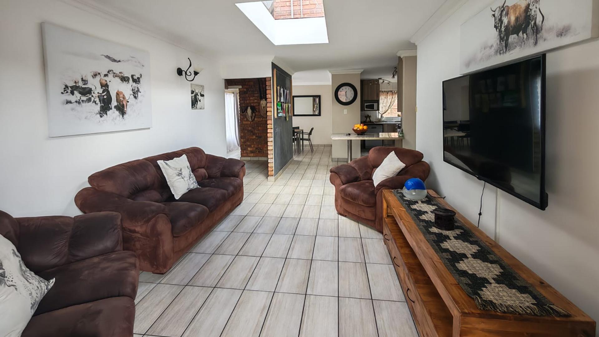 Lounges of property in Moreletapark