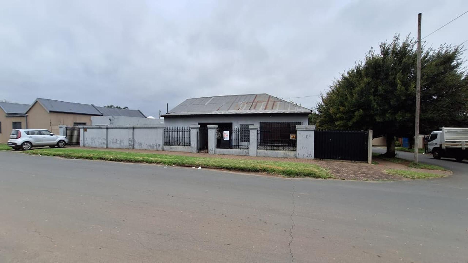 Front View of property in Krugersdorp