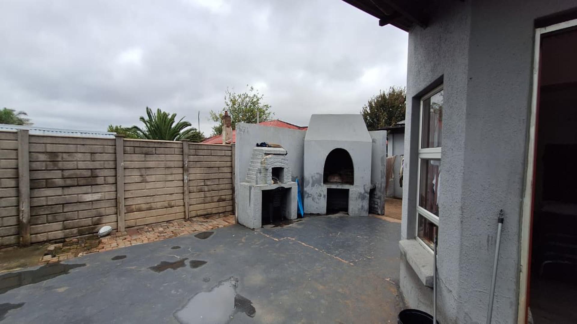 Braai Area of property in Krugersdorp