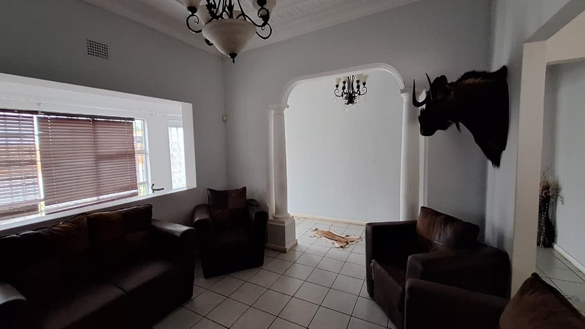 Lounges - 19 square meters of property in Krugersdorp