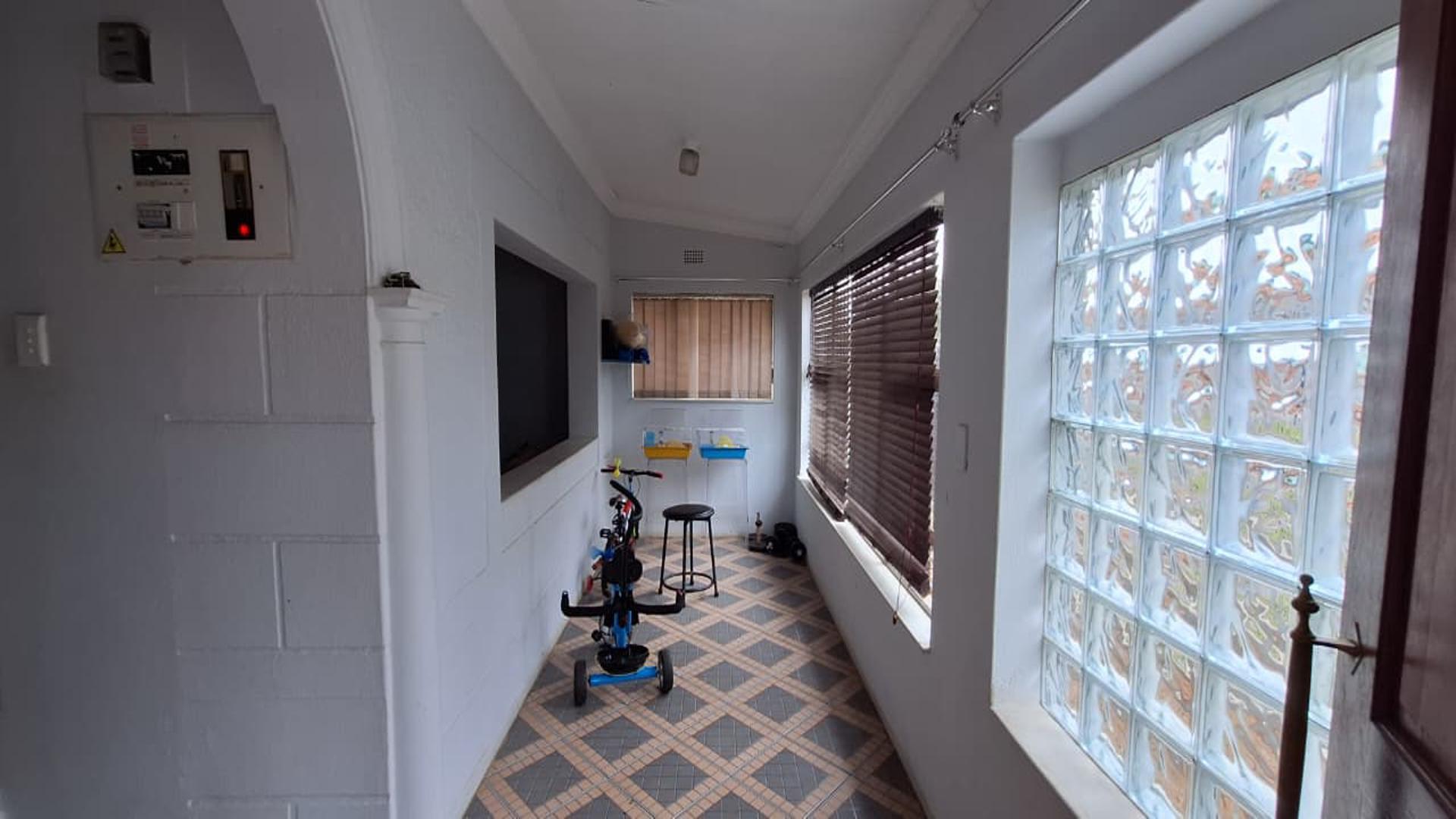 Spaces - 37 square meters of property in Krugersdorp