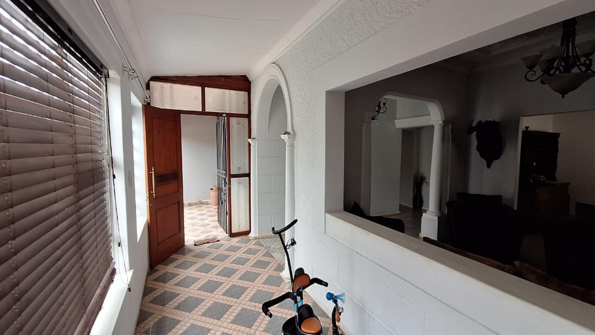Spaces - 37 square meters of property in Krugersdorp