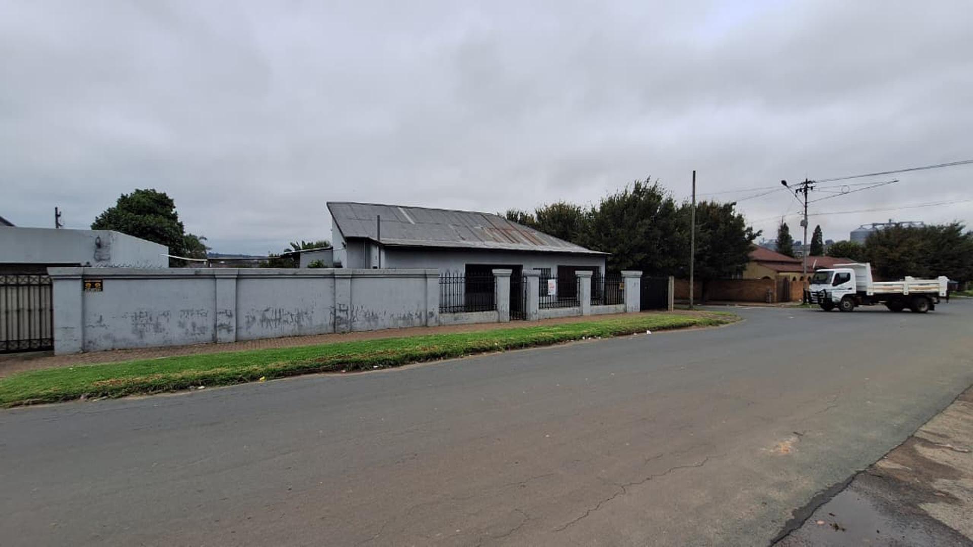 Front View of property in Krugersdorp