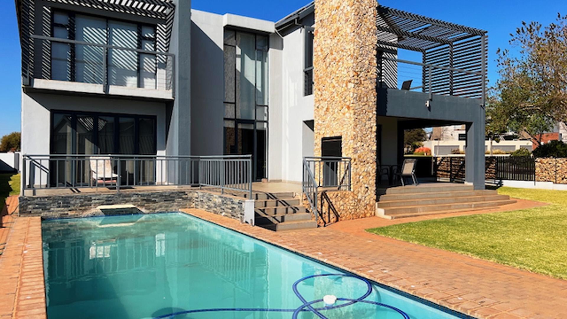 Swimming Pool of property in The Hills