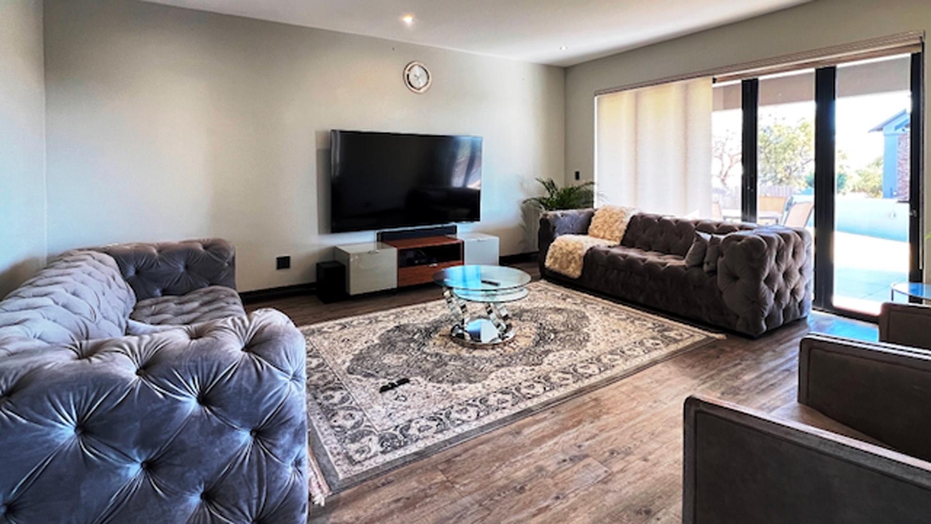 Lounges of property in The Hills