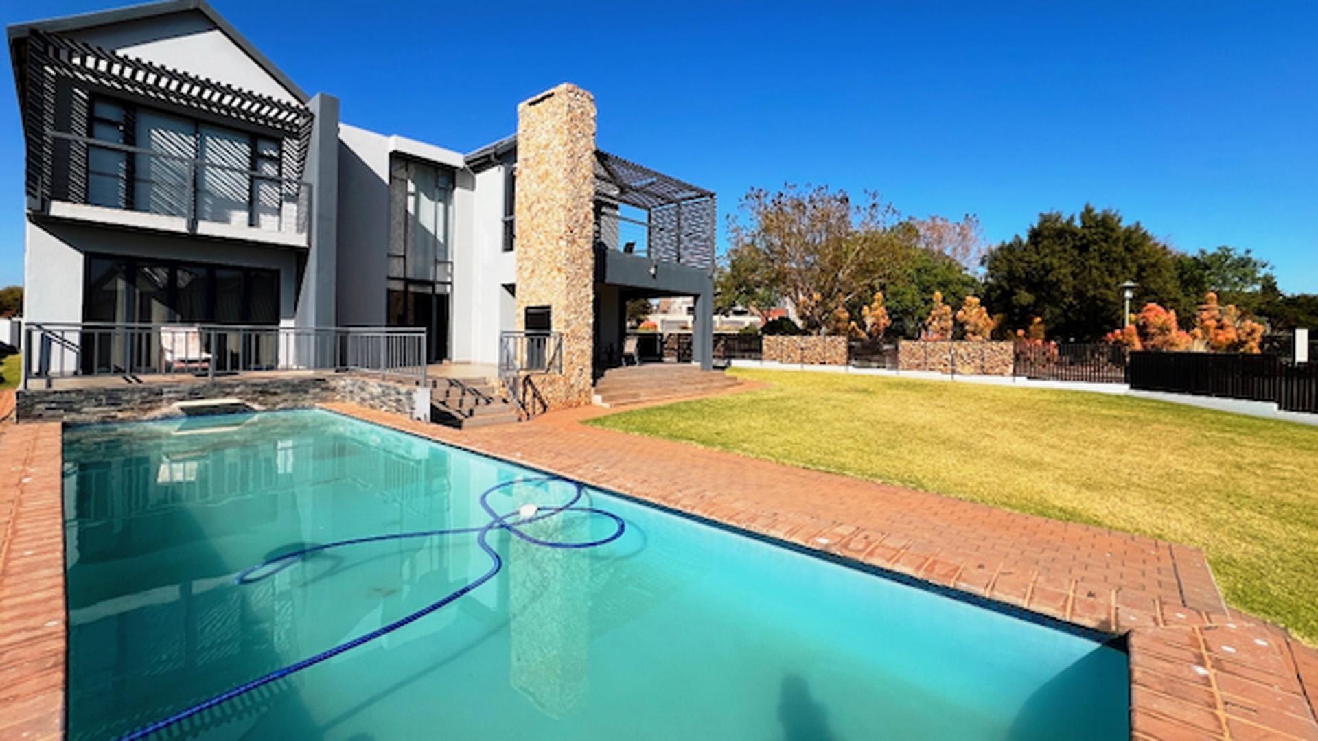 Swimming Pool of property in The Hills