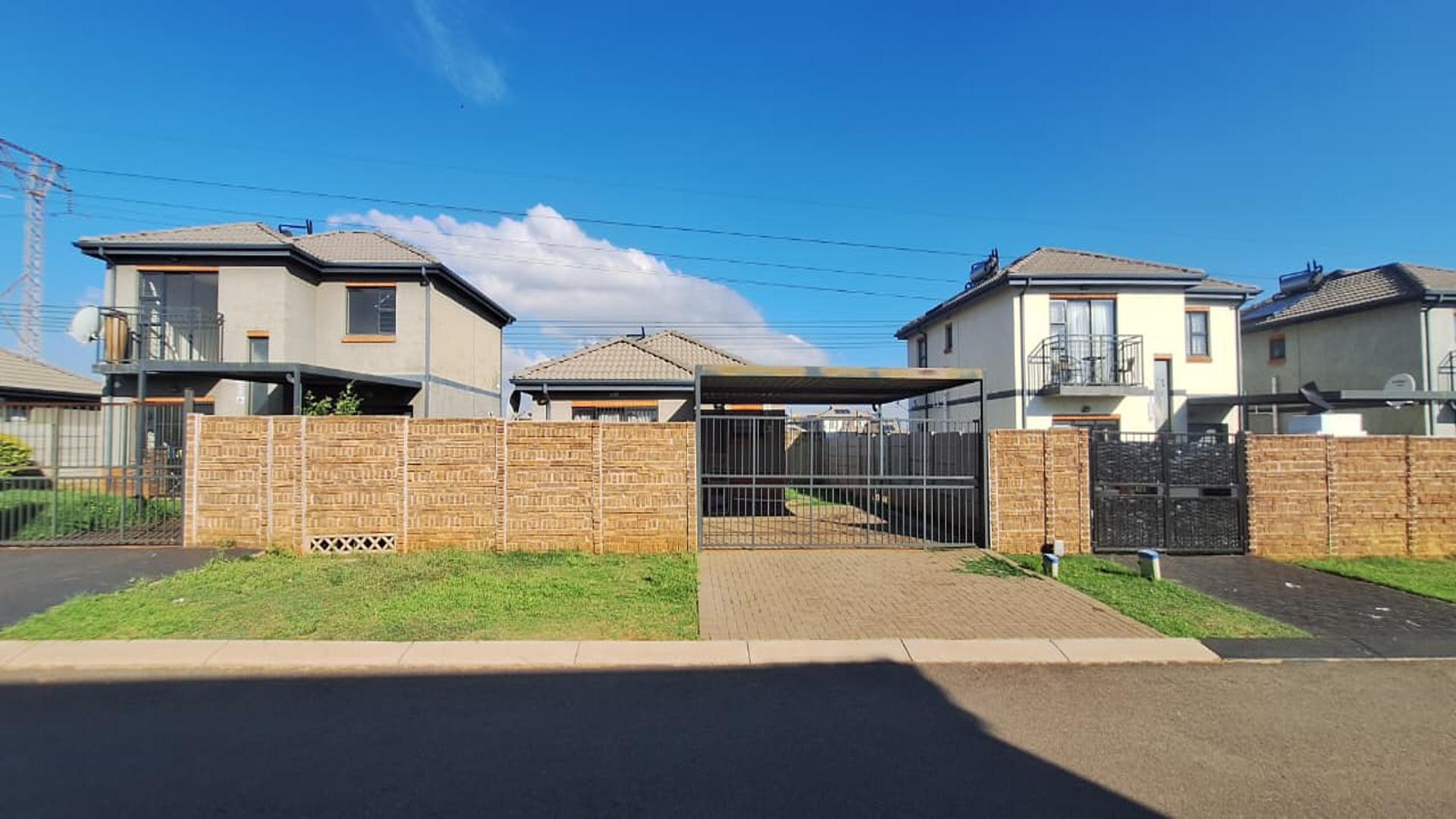 Front View of property in Albertsdal