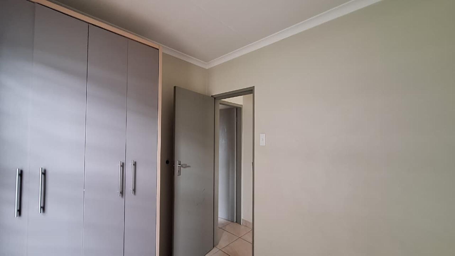 Bed Room 2 - 8 square meters of property in Albertsdal