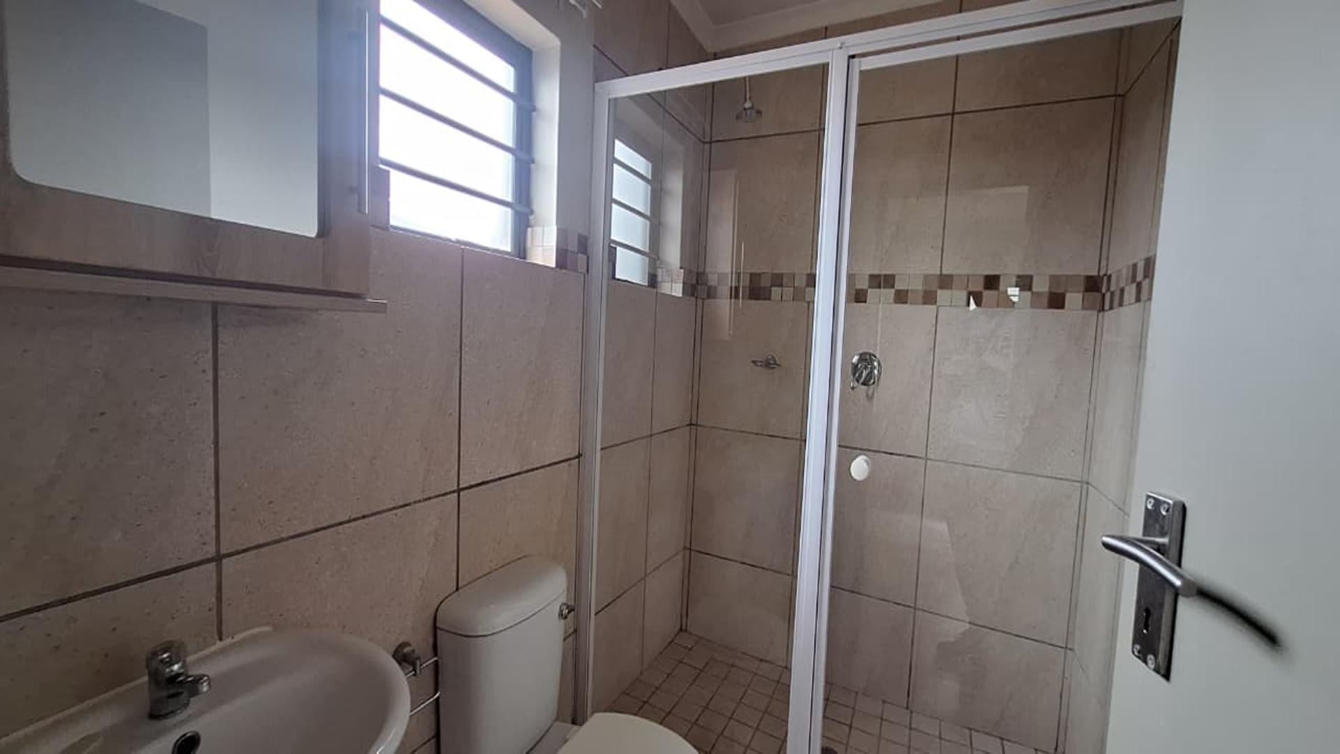 Main Bathroom - 5 square meters of property in Albertsdal