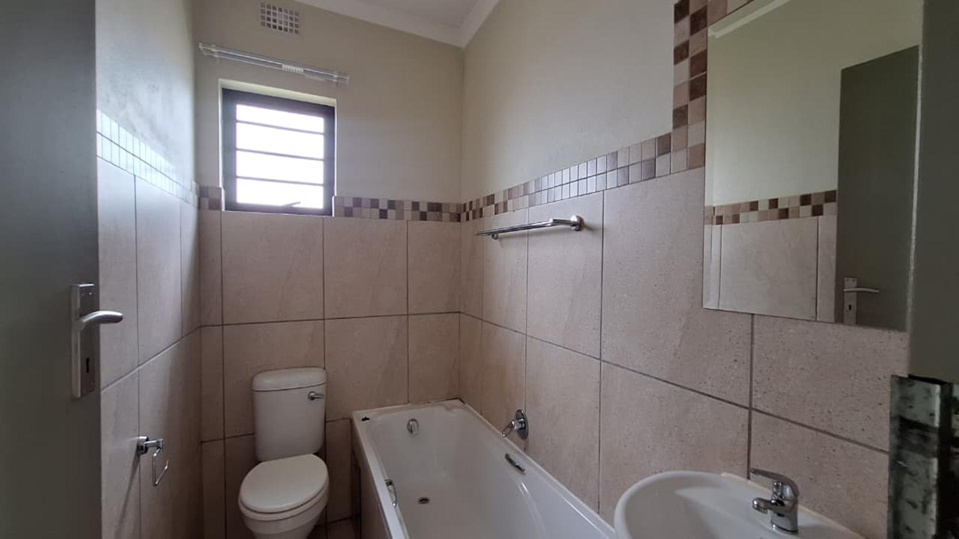 Bathroom 1 - 5 square meters of property in Albertsdal