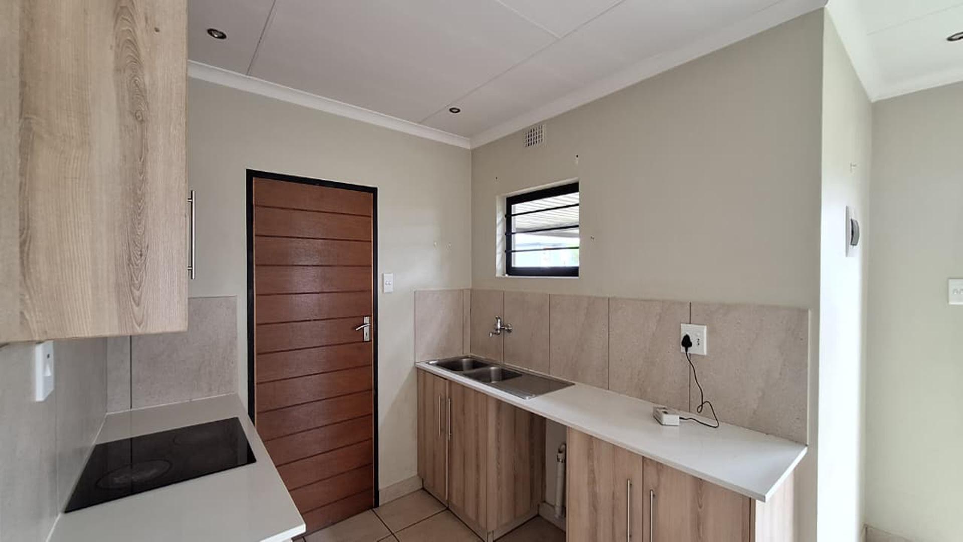 Kitchen - 7 square meters of property in Albertsdal
